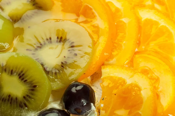 キウイ、ブドウ、オレンジ色のトッピング — ストック写真
