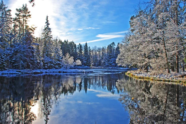 Río en invierno — Foto de Stock