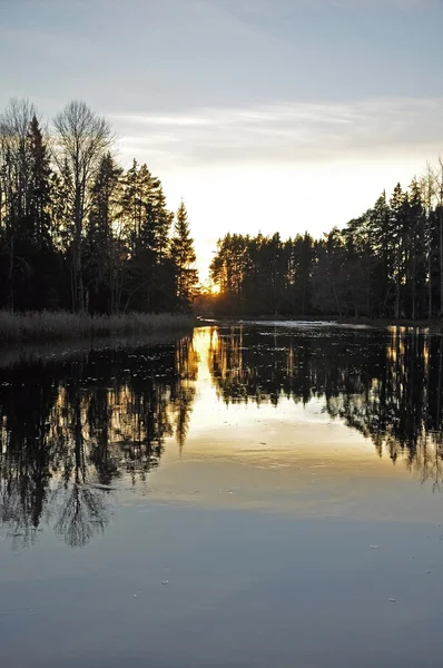 Calm lake reflection — Stock Photo, Image