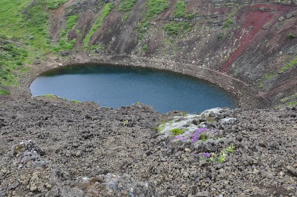 Kerid, lago de cratera vulcânica, Islândia — Fotografia de Stock