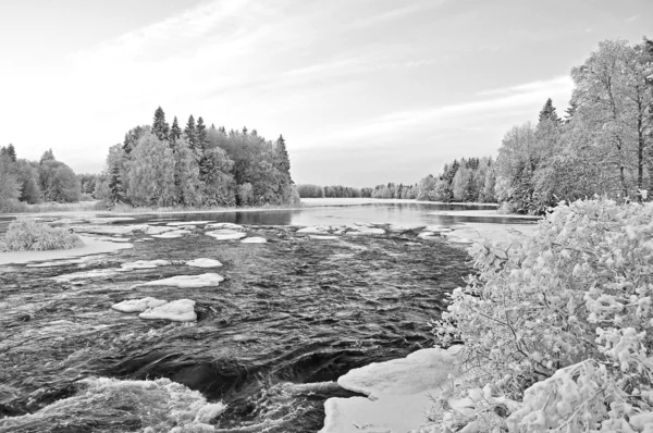 Річка в зимовий період — стокове фото