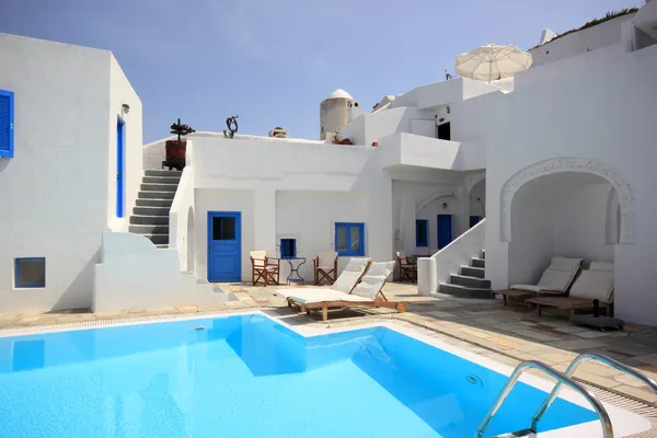 Santorini huis met zwembad — Stockfoto