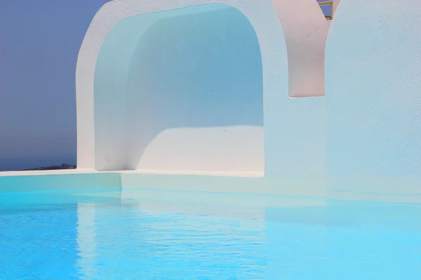 Swimming pool at santorini — Stock Photo, Image