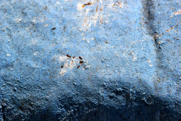Старая ржавая баррель — стоковое фото