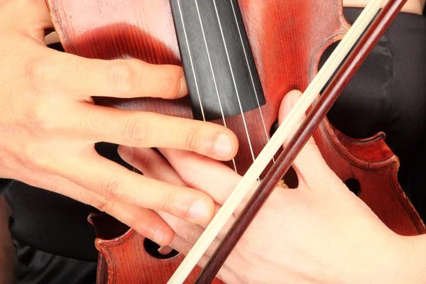 Primo piano di una coppia che tiene un violino — Foto Stock