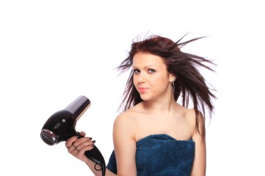 moda saç kurutma makinesi tutan kadın