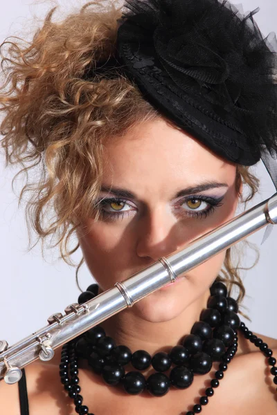 Módní žena s příčnou flétnu — Stock fotografie