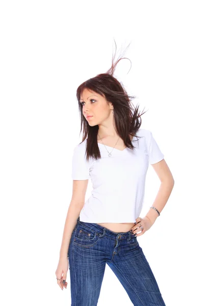 Mladá žena v džíny a triko — Stock fotografie