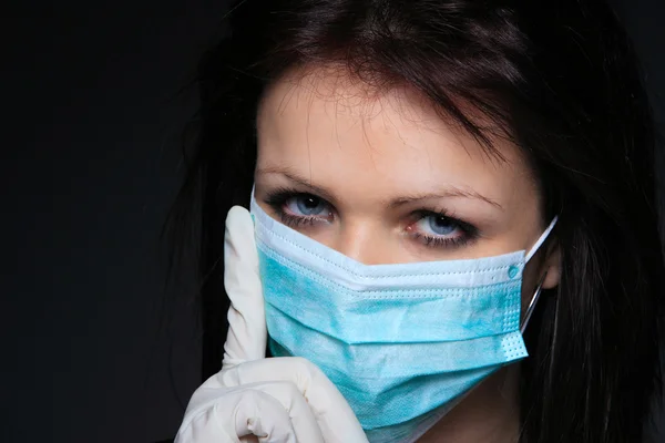 Junge Krankenschwester in Maske — Stockfoto