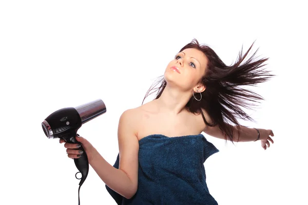 Kvinna med mode frisyr håller hårtork — Stockfoto