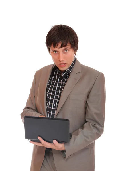 Молодий бізнесмен стоїть з ноутбуком — стокове фото