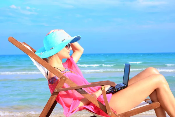 Relaxing on the beach — Stock Photo, Image