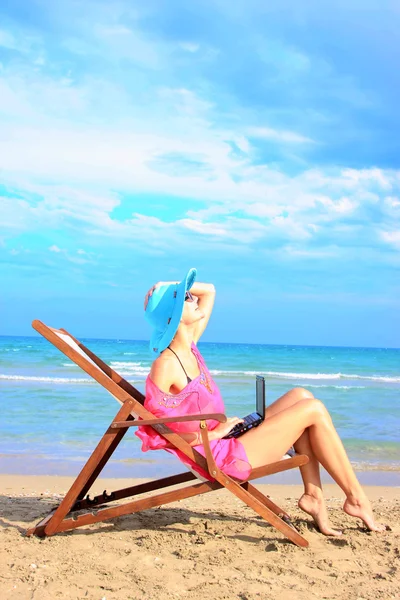 Relaxing on the beach — Stock Photo, Image
