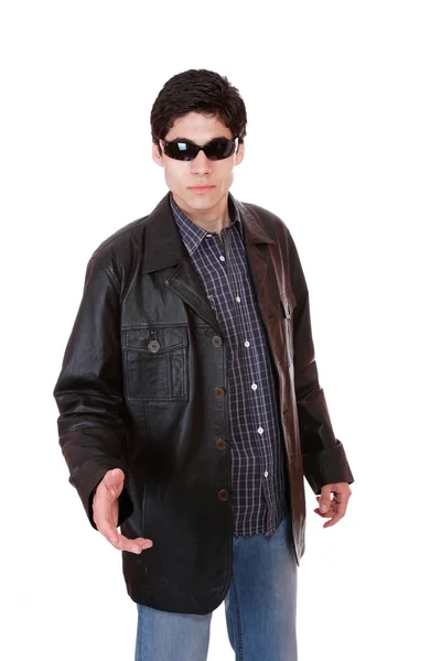 Un hombre guapo con una chaqueta de cuero — Foto de Stock