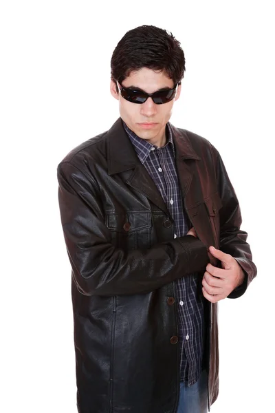 Un hombre guapo con una chaqueta de cuero — Foto de Stock