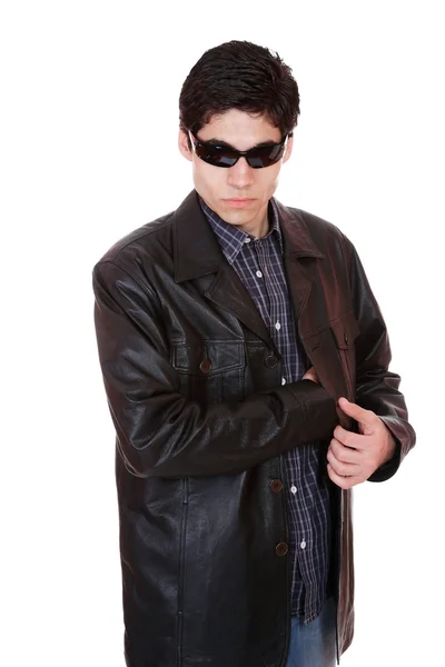 Ein schöner Mann in einer Lederjacke — Stockfoto