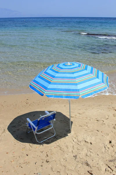 Uma cadeira vazia em uma praia — Fotografia de Stock