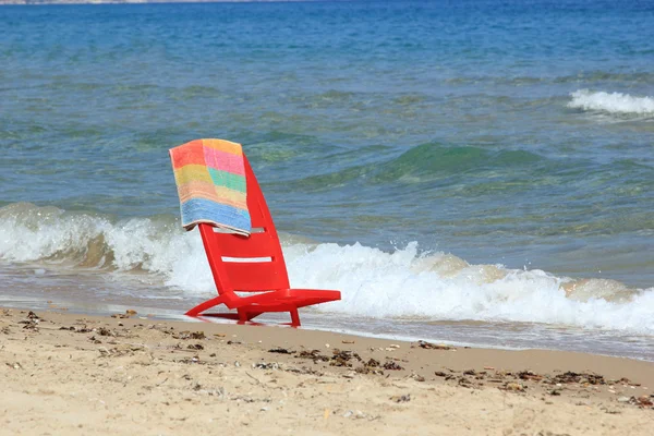 Una silla vacía en una playa — Foto de Stock
