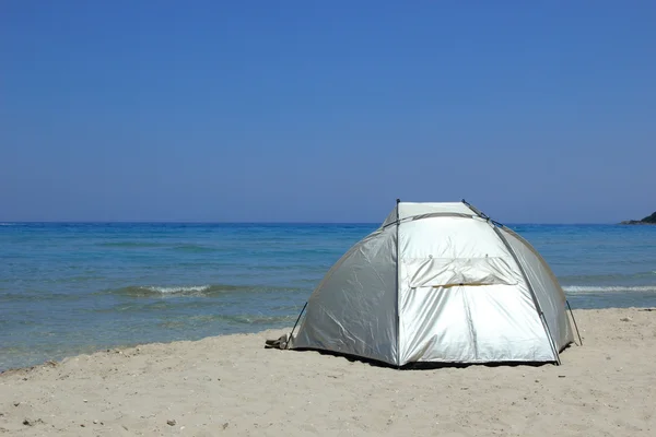 Namiot na plaży — Zdjęcie stockowe