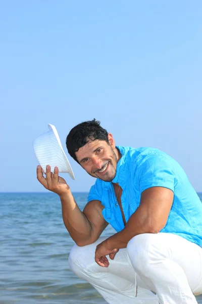 Handsome man by the sea — Stock Photo, Image