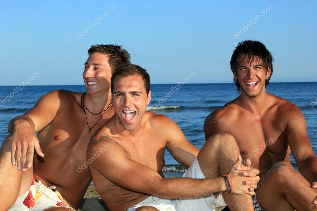 Красивые мужики на пляже