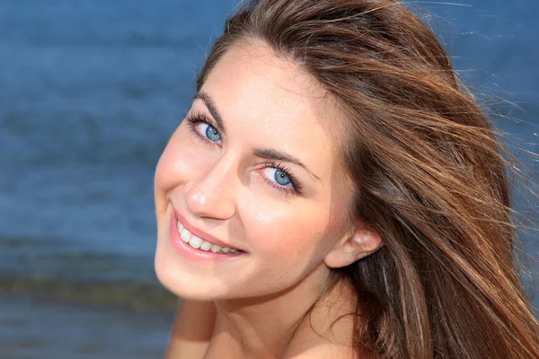 De mooie bikini model poseren — Stockfoto