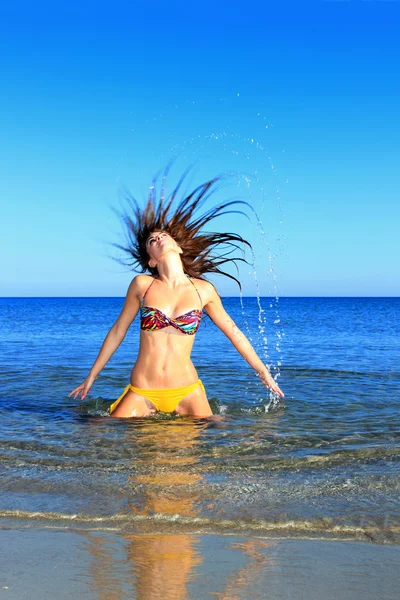Sexy modelo de bikini divertirse —  Fotos de Stock