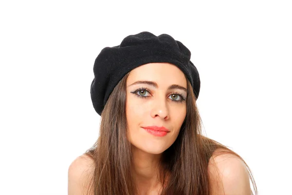 Mooie lachende vrouw dragen van een hoed baret — Stockfoto