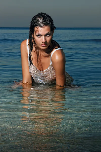Młody model na plaży — Zdjęcie stockowe