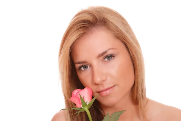 Retrato de mujer fresca y hermosa con flor — Foto de Stock