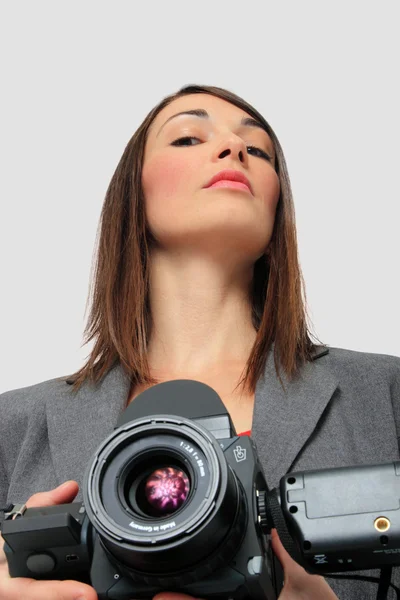 Frau mit Mittelformatkamera — Stockfoto