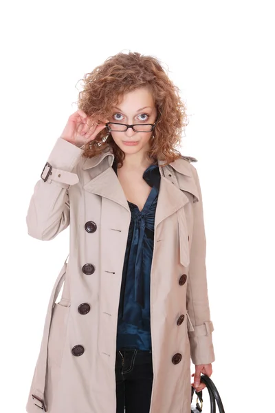 Kobieta ubrana trenchcoat — Zdjęcie stockowe