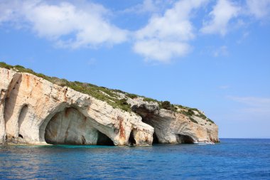 Zakynthos adasındaki mavi mağaralar