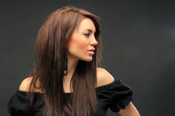 Smukt langt hår brunette kvinde portræt - Stock-foto