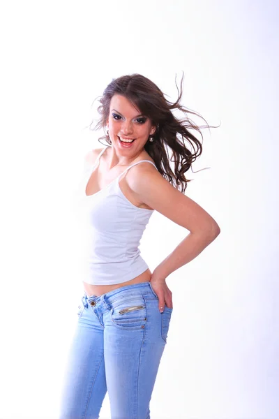 Ung kvinna i jeans och t-shirt — Stockfoto