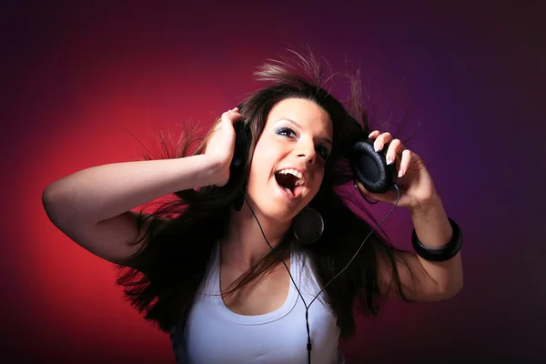 Chica disfruta de la música —  Fotos de Stock
