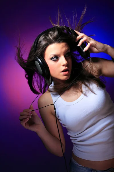 Girl enjoys music — Stock Photo, Image