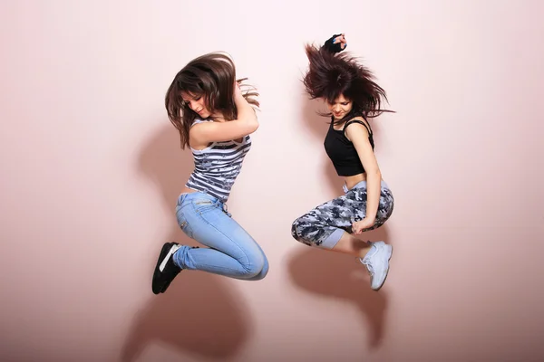 Two beautiful girls jumping — Stock Photo, Image