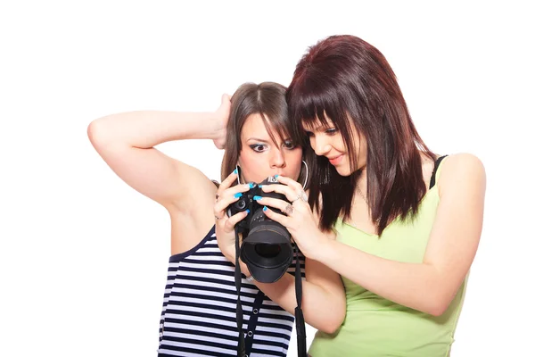 Dos amigos encantadores con una cámara — Foto de Stock