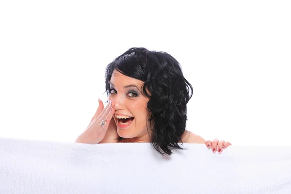Женщина под полотенцем — стоковое фото