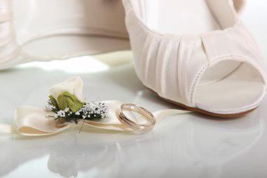 Şık düğün ayakkabıları.