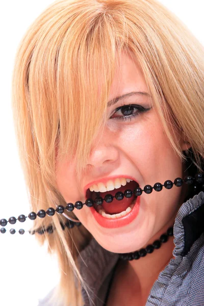 Žena otevřená ústa a zuby, kousání — Stock fotografie