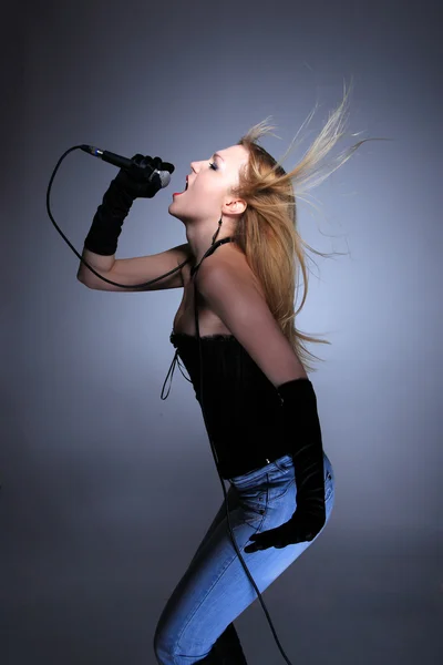 Női énekes portréja — Stock Fotó