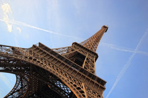 На Ейфелева вежа Парижа Франції — стокове фото