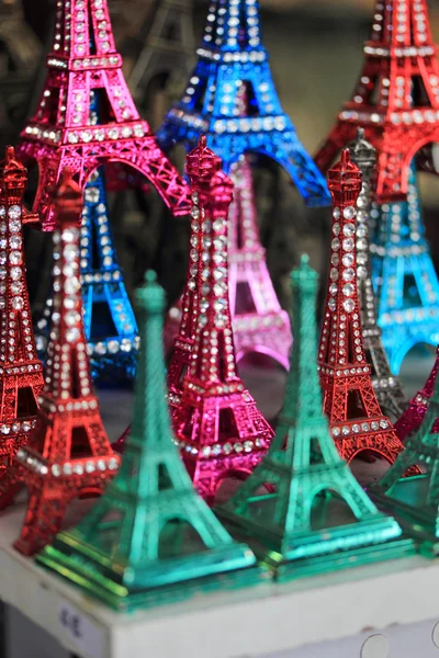 Dárkové mini Eiffelova věž z Paříže Francie — Stock fotografie
