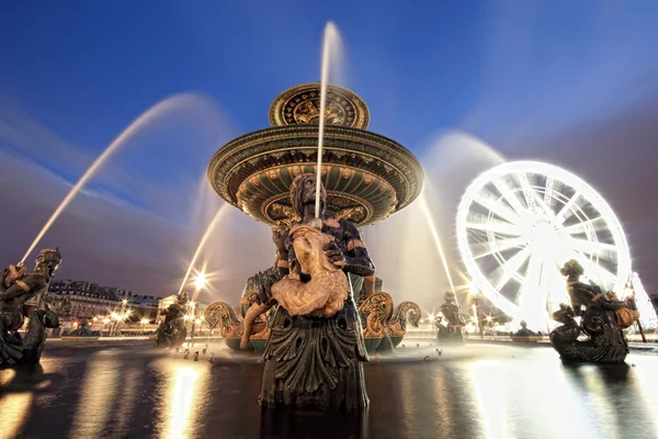 喷泉在地方 de la 康科德在巴黎法国 — 图库照片