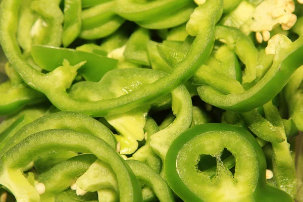 Close up de páprica verde cortado em pedaços — Fotografia de Stock