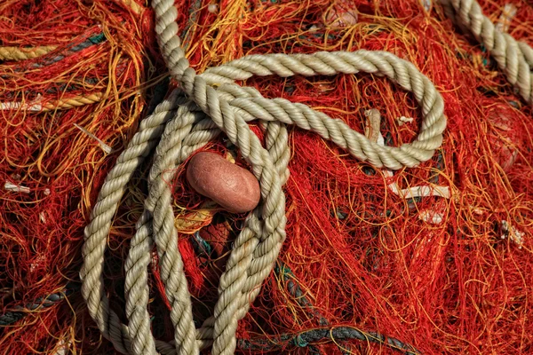 Rybářské sítě a bóje náčiní — Stock fotografie