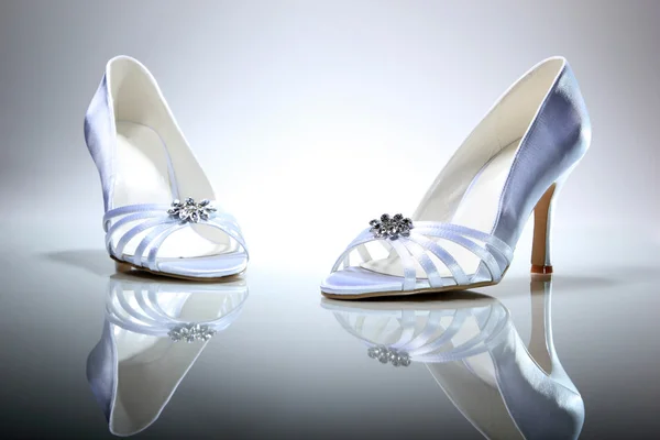 Элегантные свадебные туфли — стоковое фото