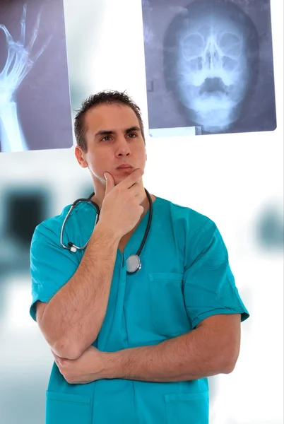 Bonito médico masculino — Fotografia de Stock